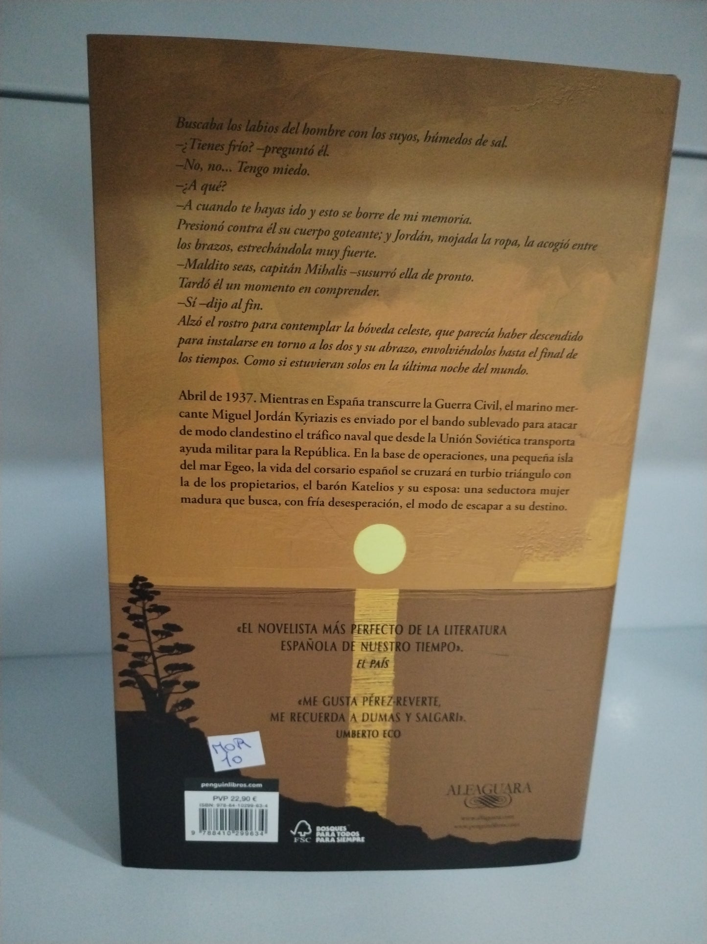 Libro "La isla de la mujer dormida" de Arturo Pérez-Reverte